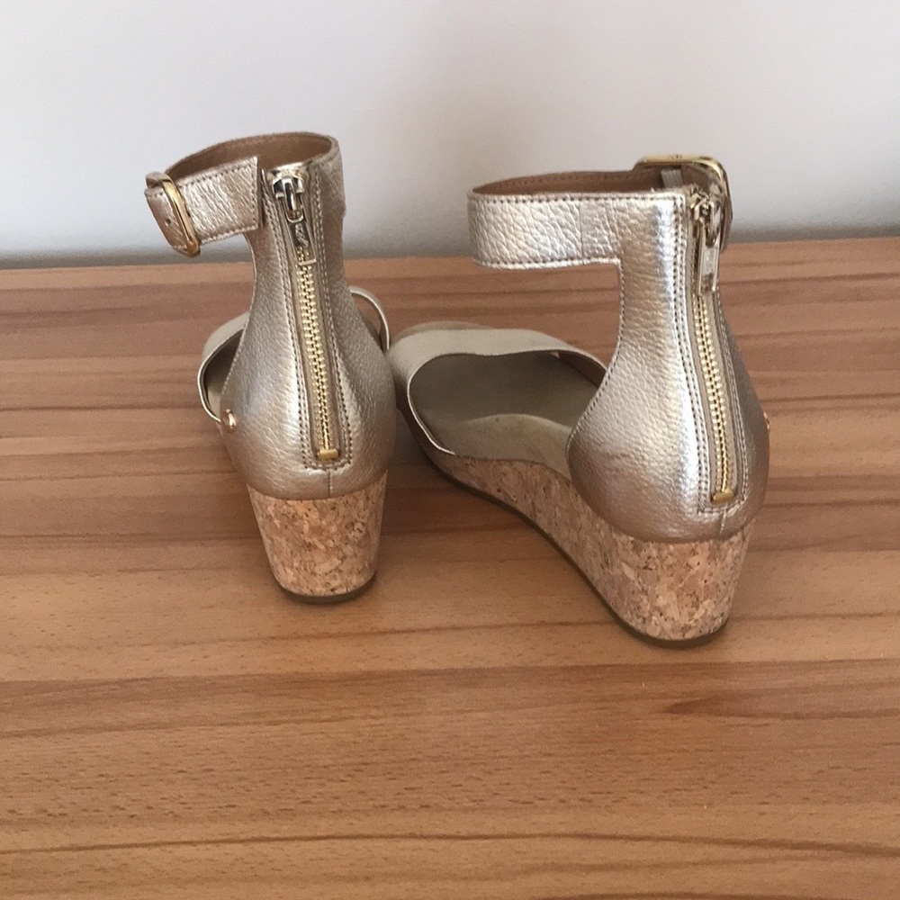 Women ugg wedges size 7,5